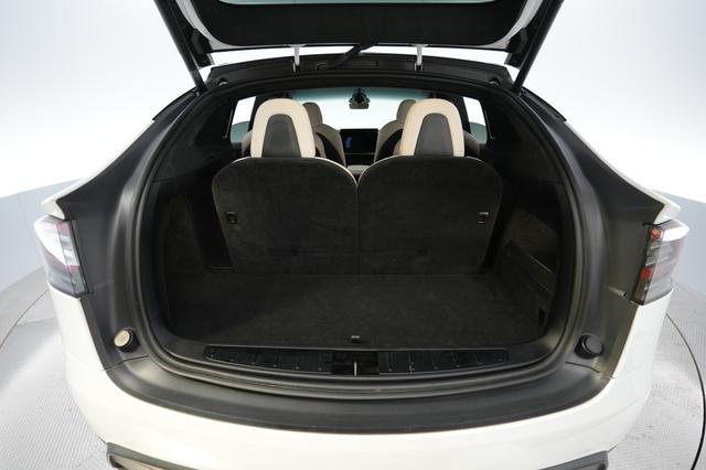 2023 Tesla Model X — photo 6 of 26