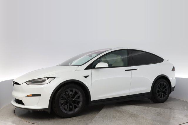 2023 Tesla Model X — photo 14 of 26