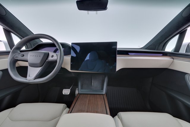 2023 Tesla Model X — photo 23 of 26