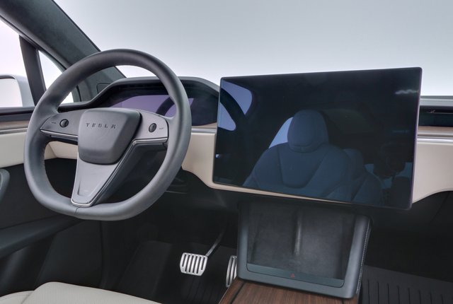 2023 Tesla Model X — photo 22 of 26