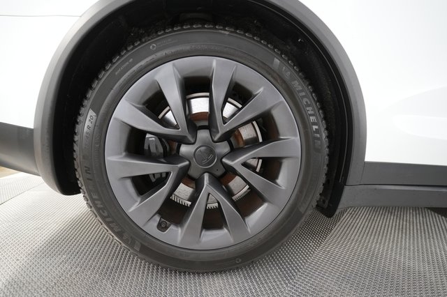 2023 Tesla Model X — photo 17 of 26