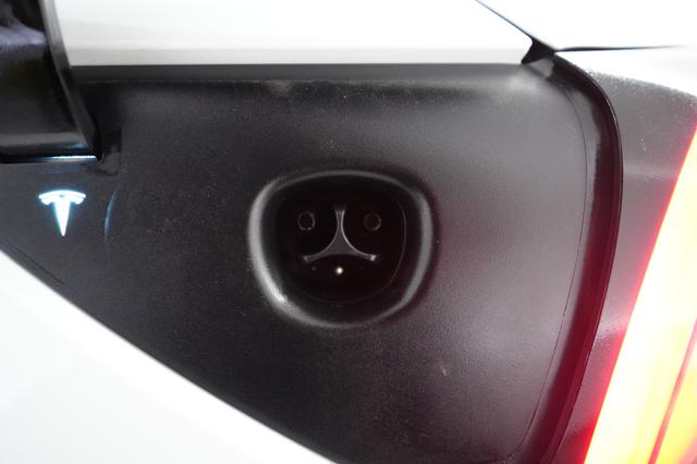 2023 Tesla Model 3 — photo 8 of 24