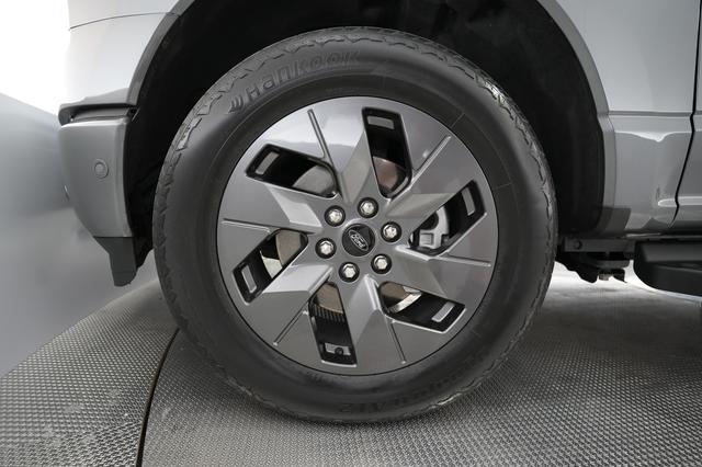 2023 Ford F-150 Lightning — photo 10 of 15