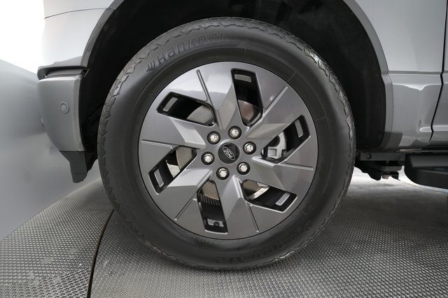 2023 Ford F-150 Lightning — photo 10 of 15