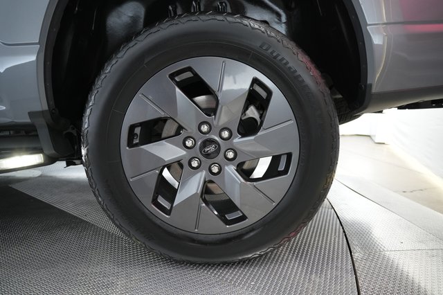 2023 Ford F-150 Lightning — photo 11 of 15