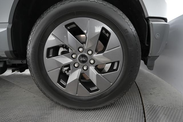 2023 Ford F-150 Lightning — photo 9 of 15