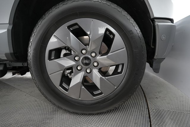 2023 Ford F-150 Lightning — photo 9 of 15