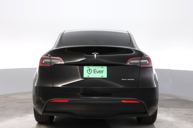 2022 Tesla Model Y — photo 12 of 26