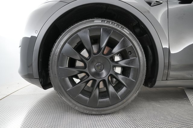 2022 Tesla Model Y — photo 16 of 26