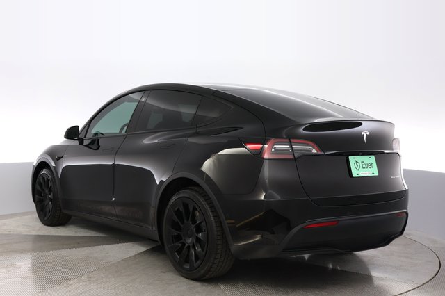 2022 Tesla Model Y — photo 13 of 26