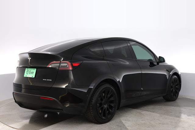 2022 Tesla Model Y — photo 2 of 26