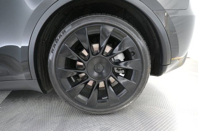2022 Tesla Model Y — photo 17 of 26