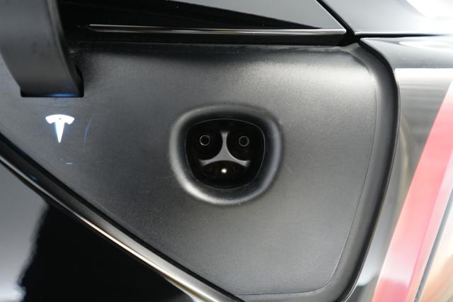 2022 Tesla Model Y — photo 8 of 26