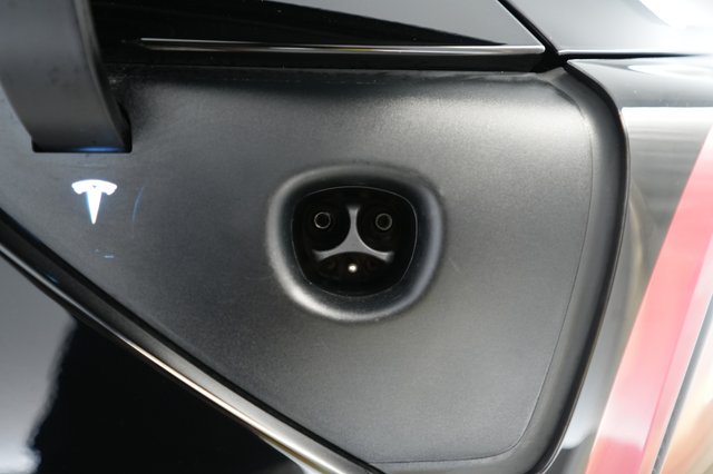 2022 Tesla Model Y — photo 8 of 26
