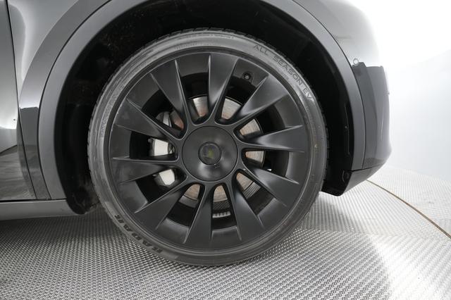 2022 Tesla Model Y — photo 7 of 26