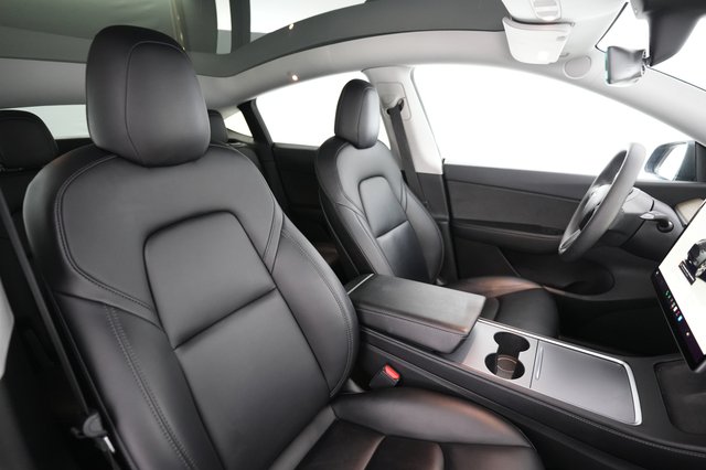 2022 Tesla Model Y — photo 18 of 24