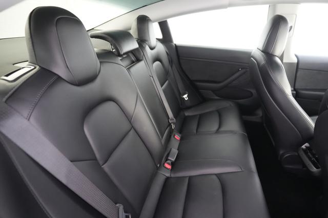 2022 Tesla Model 3 — photo 4 of 24