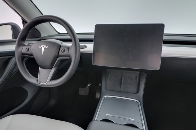 2023 Tesla Model Y — photo 20 of 28