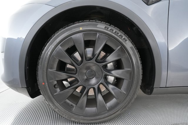 2023 Tesla Model Y — photo 16 of 28