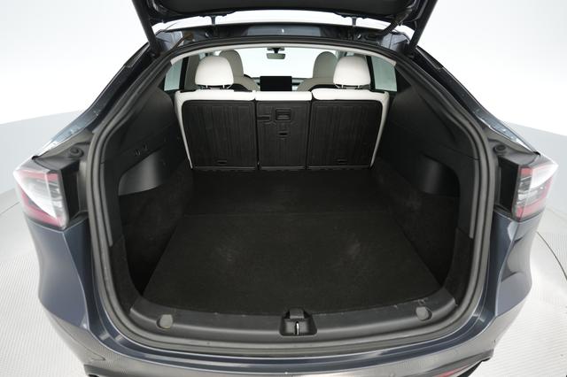 2023 Tesla Model Y — photo 6 of 28