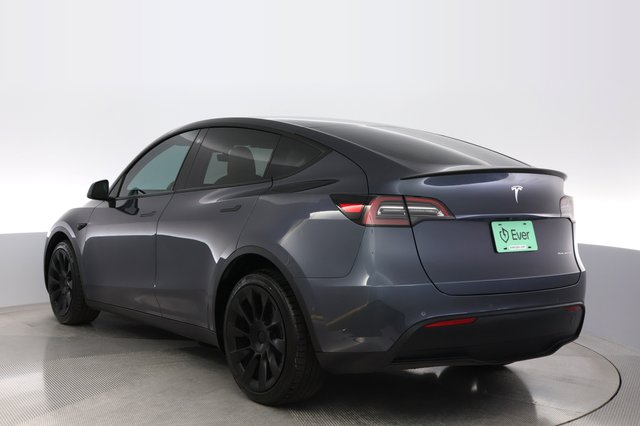 2023 Tesla Model Y — photo 13 of 28