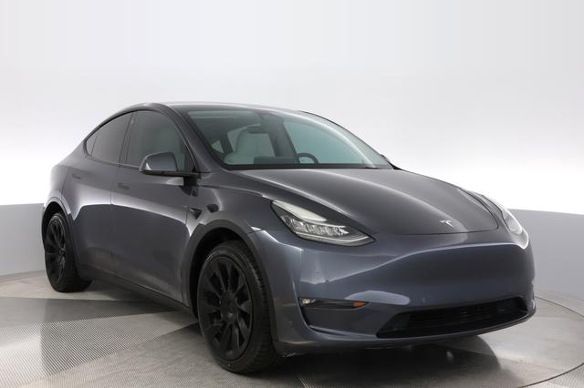 2023 Tesla Model Y — photo 10 of 28