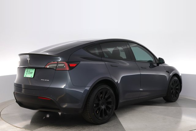 2023 Tesla Model Y — photo 2 of 28