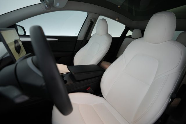 2023 Tesla Model Y — photo 3 of 28