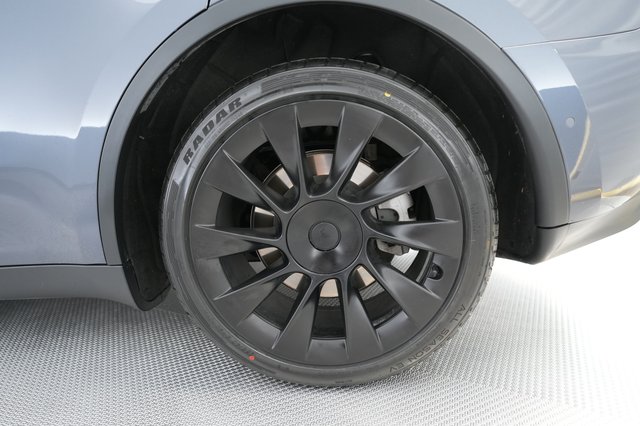 2023 Tesla Model Y — photo 15 of 28