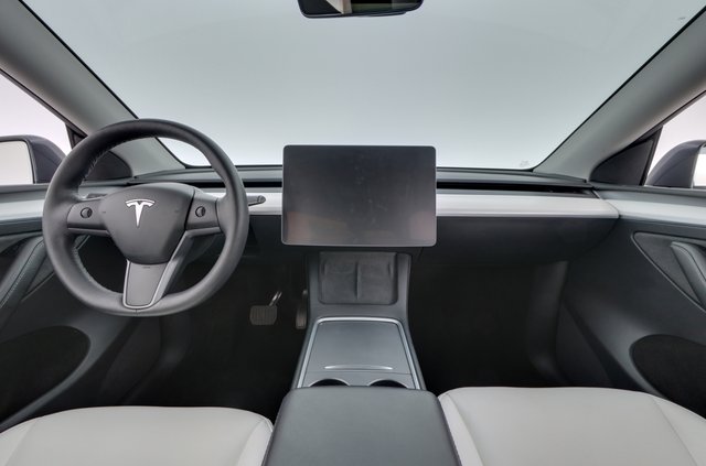 2023 Tesla Model Y — photo 21 of 28