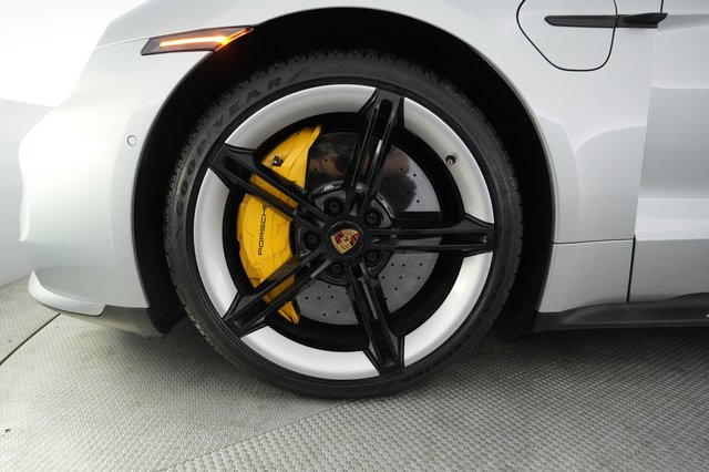 2020 Porsche Taycan — photo 15 of 25