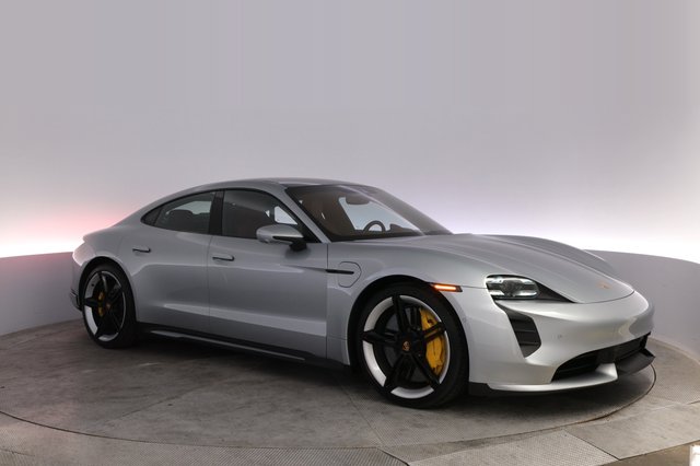 2020 Porsche Taycan — photo 11 of 25