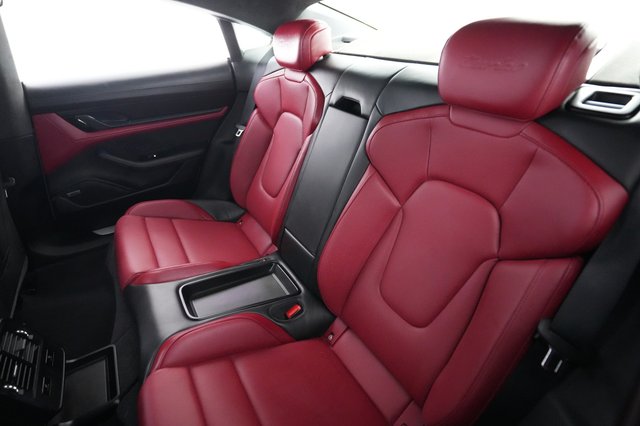2020 Porsche Taycan — photo 19 of 25