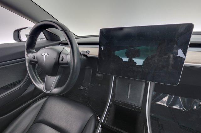 2018 Tesla Model 3 — photo 20 of 30