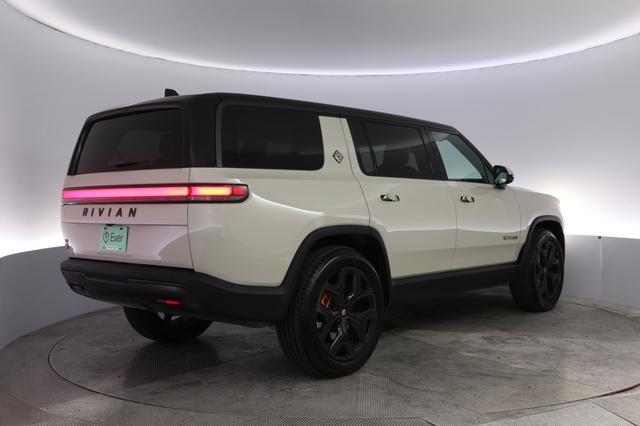 2025 Rivian R1S — photo 2 of 25