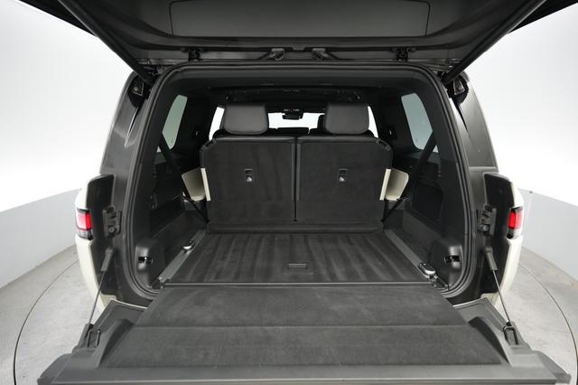 2025 Rivian R1S — photo 6 of 25
