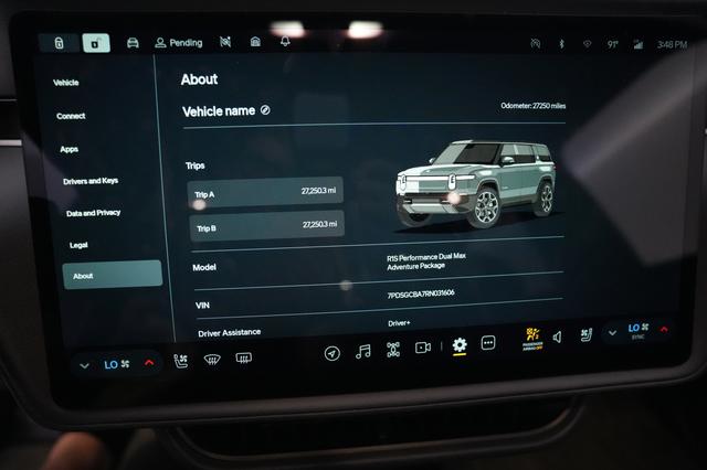 2024 Rivian R1S — photo 5 of 26