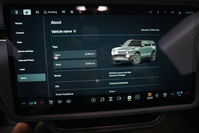 2024 Rivian R1S — photo 5 of 26