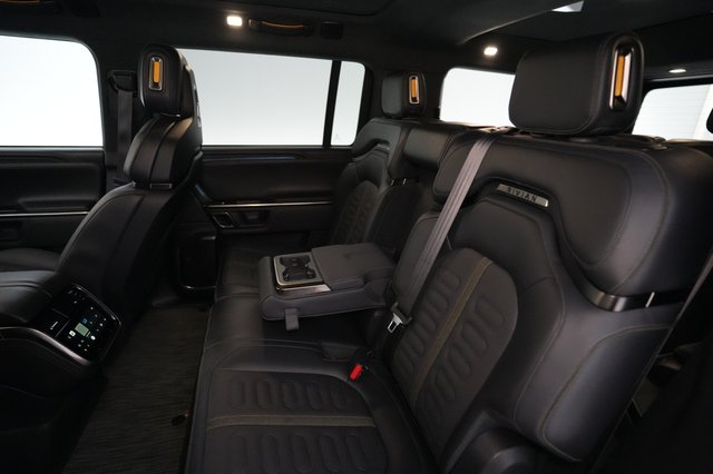2024 Rivian R1S — photo 19 of 26