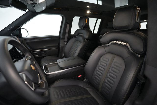 2024 Rivian R1S — photo 3 of 26