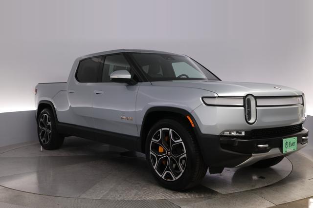 2023 Rivian R1T — photo 10 of 27