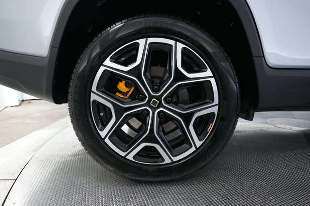2023 Rivian R1T — photo 17 of 27
