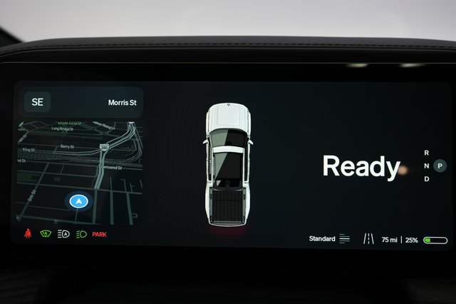 2023 Rivian R1T — photo 23 of 27