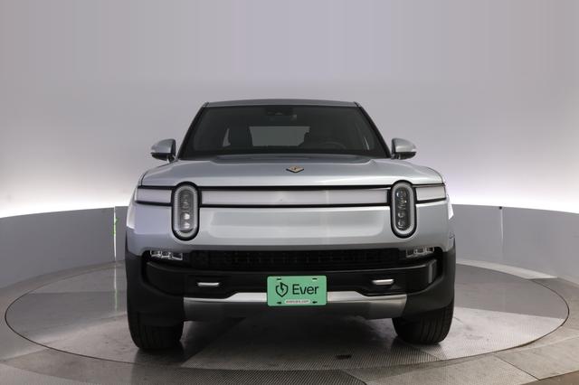 2023 Rivian R1T — photo 9 of 27