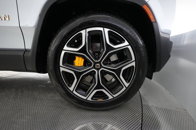 2023 Rivian R1T — photo 16 of 27