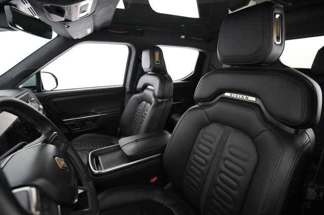 2023 Rivian R1T — photo 3 of 27