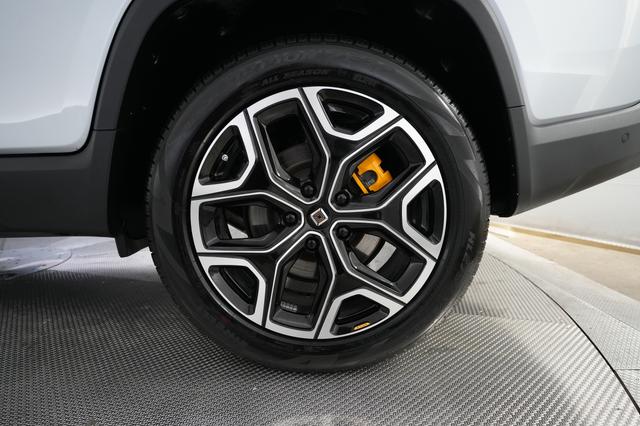 2023 Rivian R1T — photo 7 of 27