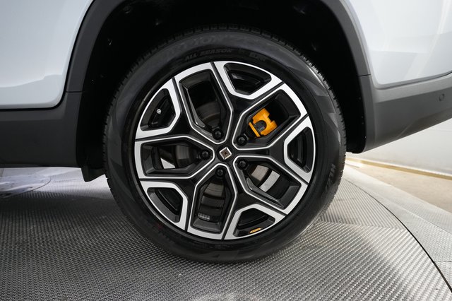 2023 Rivian R1T — photo 7 of 27