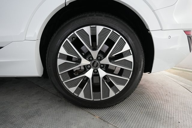 2024 Audi Q8 e-tron — photo 7 of 25