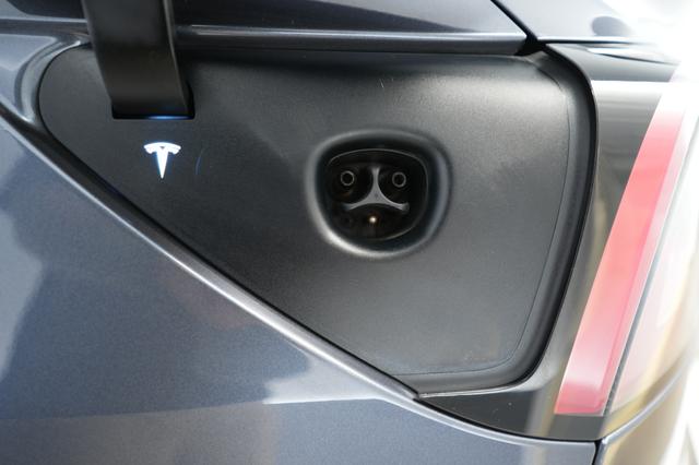 2022 Tesla Model Y — photo 8 of 23